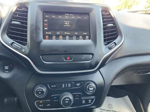 Used 2019 Jeep Cherokee Latitude Plus AWD/4WD image 12