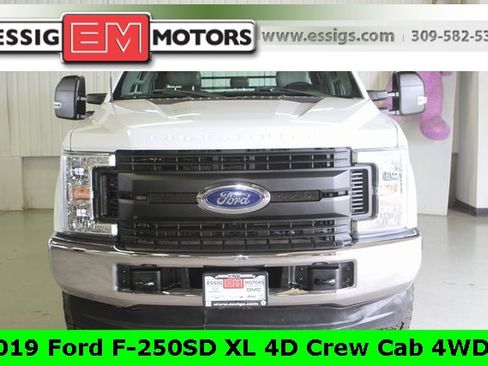 Used 2019 Ford F250 XL w/ Power Equipment Group image 3