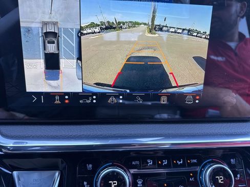 Used 2025 GMC Sierra 2500 Denali w/ Technology Package AWD/4WD image 18