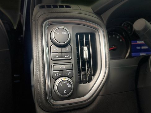 Used 2021 Chevrolet Silverado 1500 LT AWD/4WD image 17