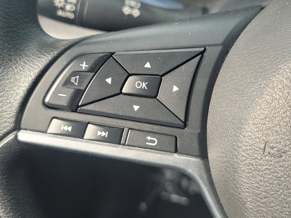 Used 2025 Nissan Versa SV FWD image 24