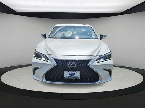 Used 2024 Lexus ES 300h w/ Technology Package FWD image 3