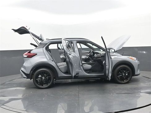 Used 2024 Nissan Kicks SR w/ SR Premium Package image 31