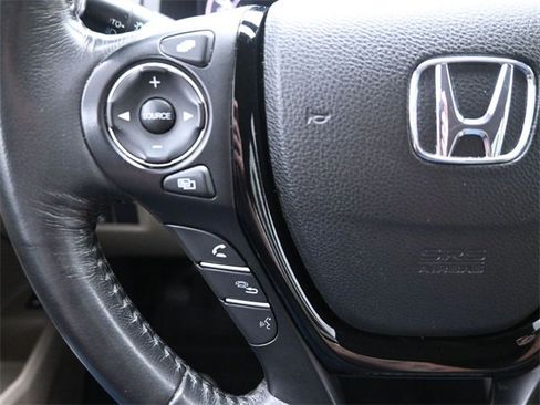 Used 2017 Honda Pilot Touring image 27