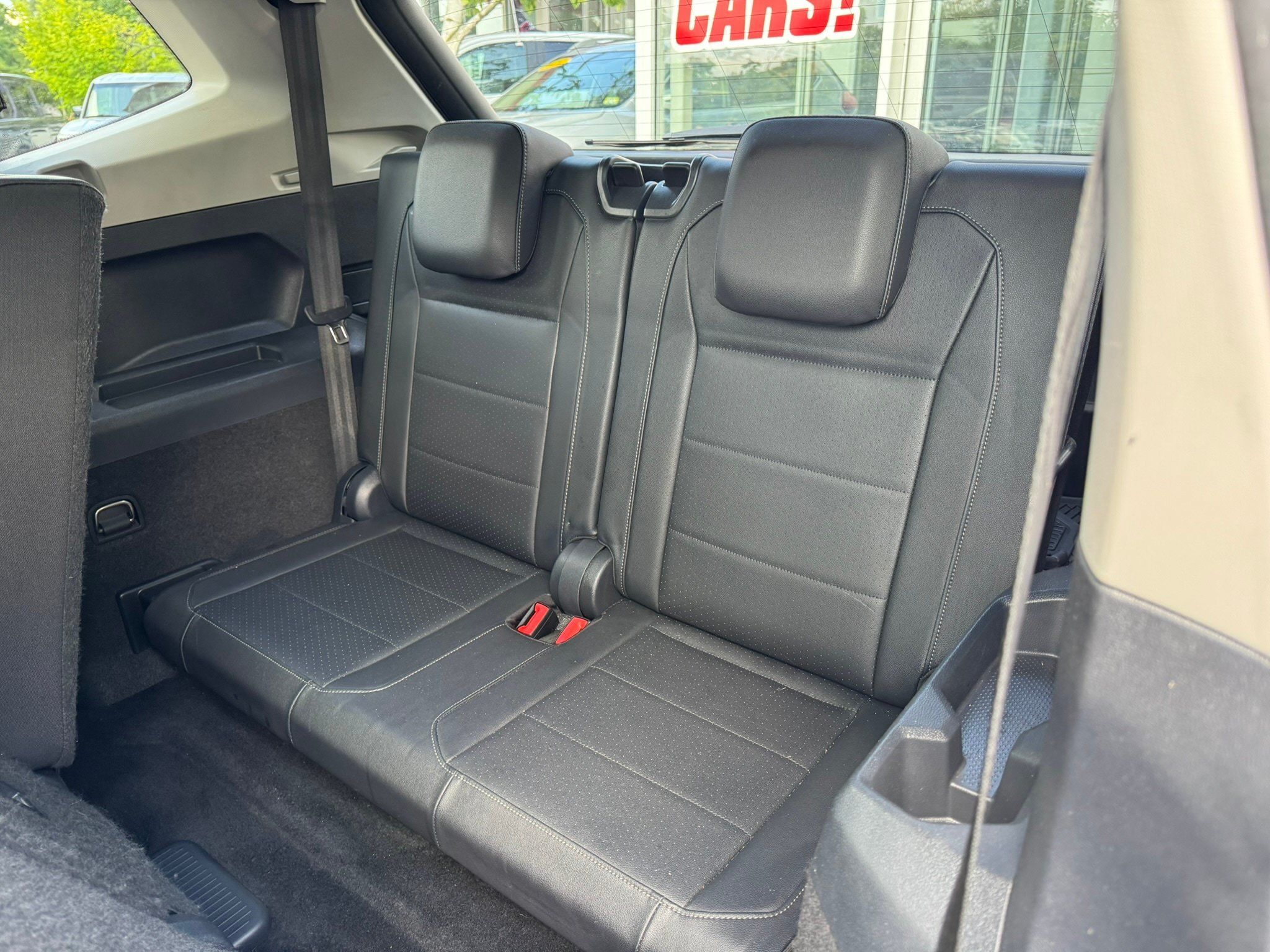 Used 2020 Volkswagen Tiguan SE w/ Panoramic Sunroof Package FWD image 10