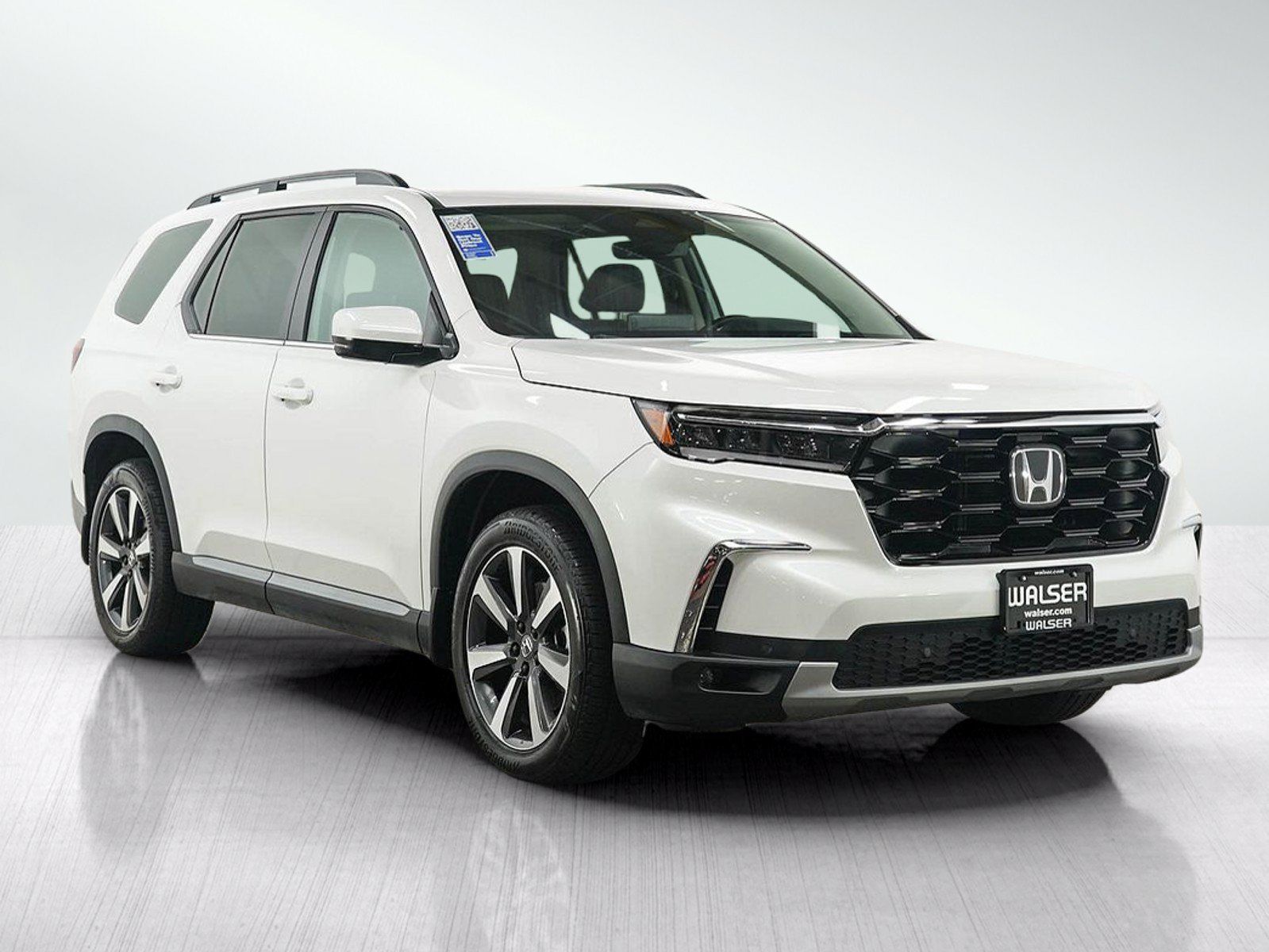 Used 2025 Honda Pilot Touring image 7