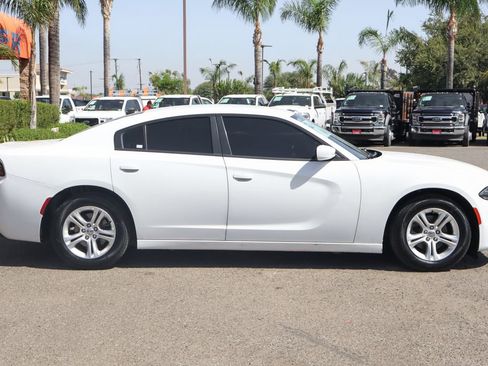Used 2019 Dodge Charger SXT image 10