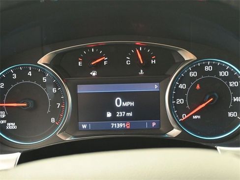 Used 2022 Chevrolet Traverse LT image 28