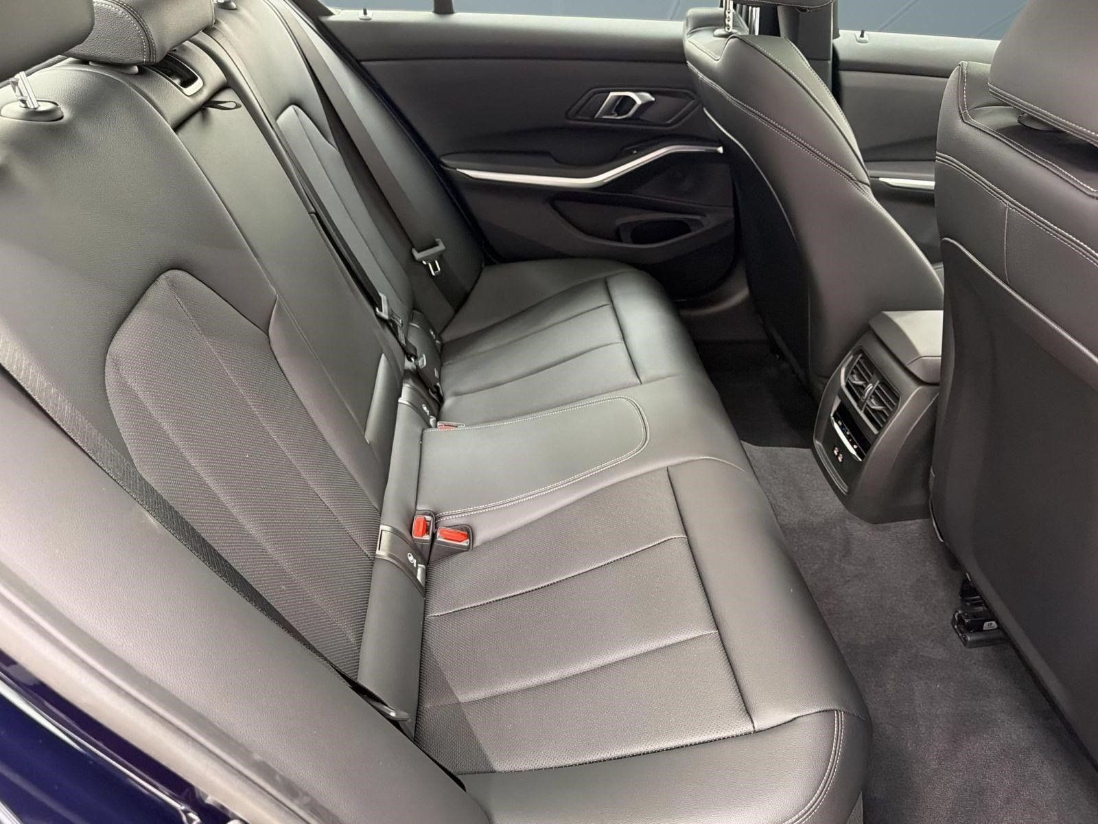 New 2026 BMW 330i Sedan w/ M Sport Package RWD image 25