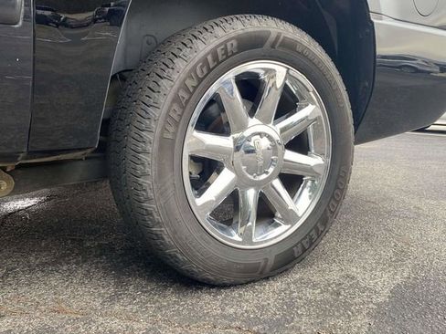 Used 2013 GMC Yukon XL Denali image 9