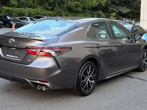 Used 2024 Toyota Camry SE FWD image 4