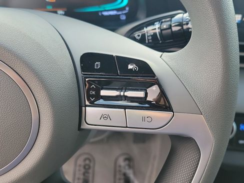 Used 2025 Hyundai Elantra Blue image 10