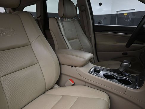 Used 2020 Jeep Grand Cherokee Overland AWD/4WD image 27