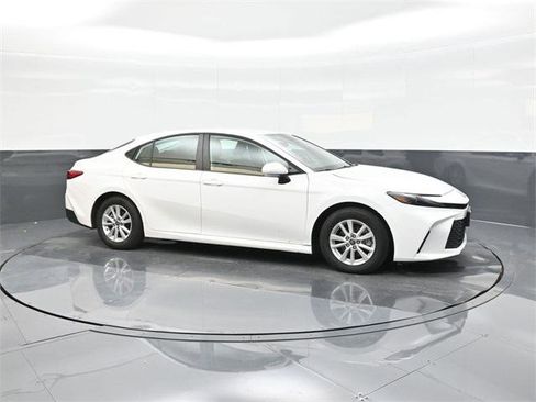 Certified 2025 Toyota Camry LE image 17
