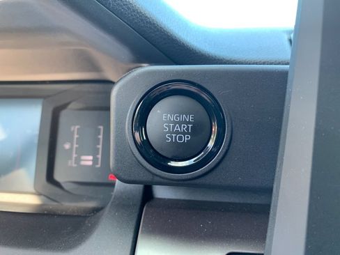 Used 2025 Toyota Tacoma SR5 AWD/4WD image 26