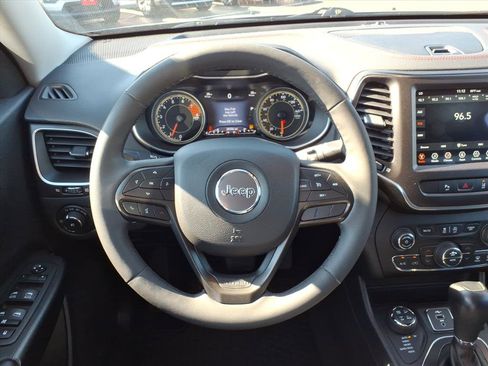 Used 2022 Jeep Cherokee Trailhawk w/ Comfort/Convenience Group image 14