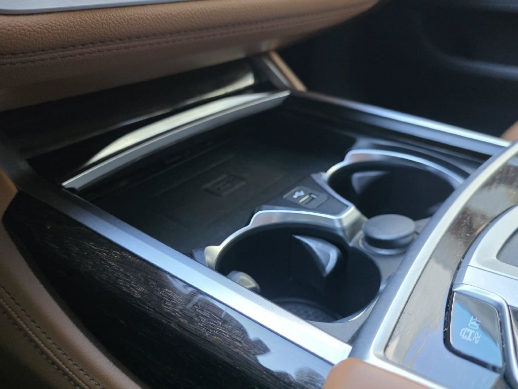 Used 2020 BMW 740i w/ Premium Package RWD image 27
