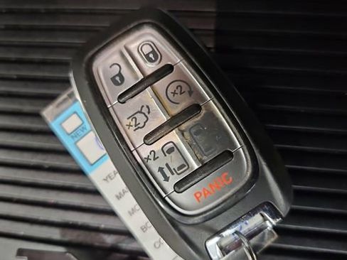 Used 2023 Chrysler Pacifica Touring-L image 55