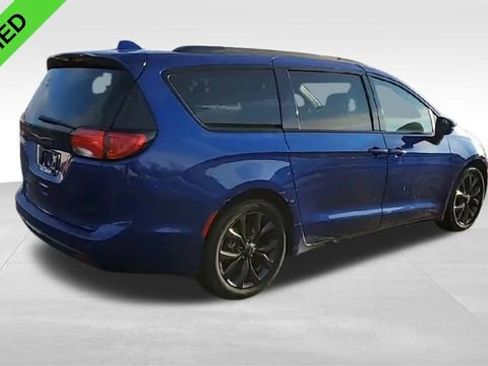 Used 2019 Chrysler Pacifica Limited w/ S Appearance Package image 9