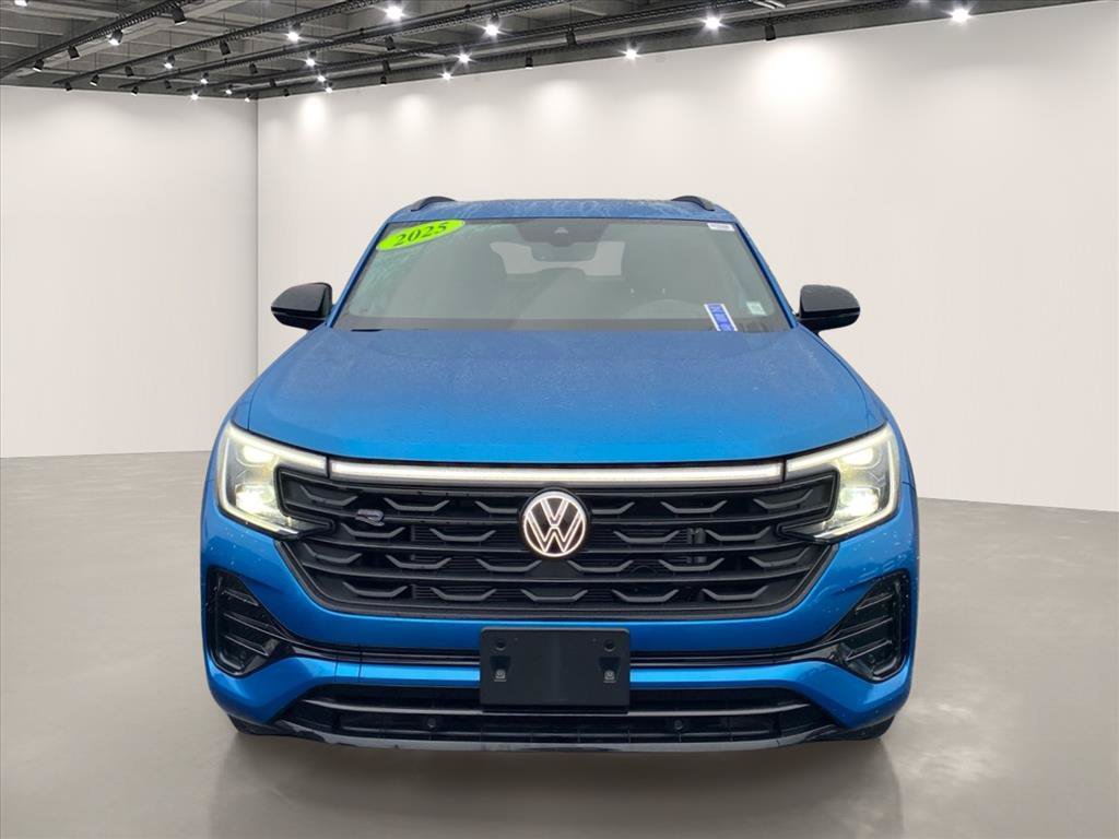 Used 2025 Volkswagen Atlas Cross Sport SEL R-Line AWD/4WD image 2