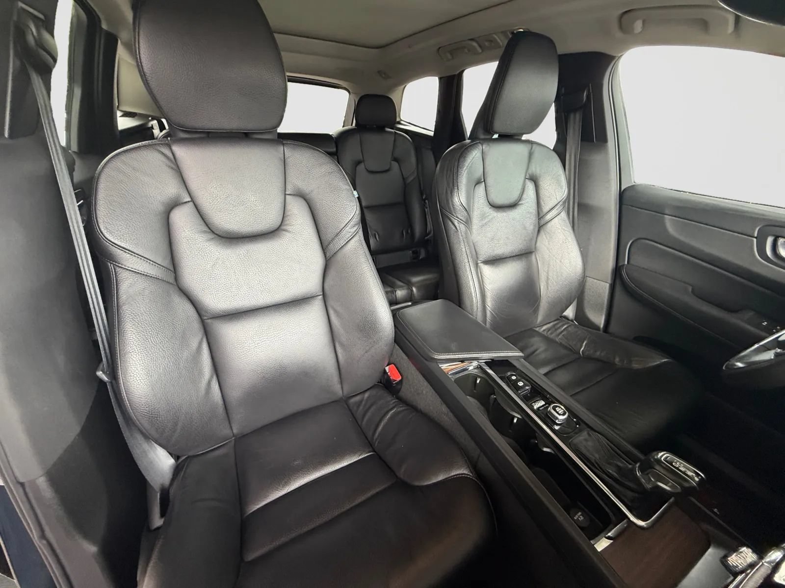 Used 2021 Volvo XC60 T5 Momentum w/ Protection Package Premier AWD/4WD image 21