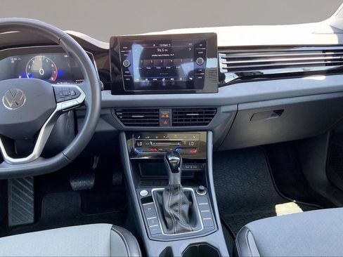 Certified 2025 Volkswagen Jetta SE w/ Sunroof Package FWD image 5