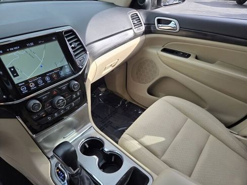 Used 2022 Jeep Grand Cherokee Laredo E w/ Security & Convenience Group image 28