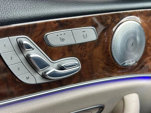 Used 2017 Mercedes-Benz E 300 4MATIC image 26