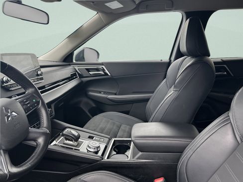 Used 2024 Mitsubishi Outlander SE image 22