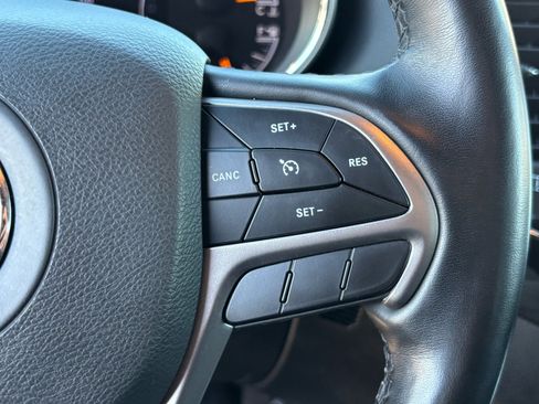 Used 2022 Jeep Grand Cherokee Laredo X image 16