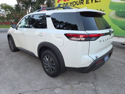Used 2024 Nissan Pathfinder SV FWD image 5