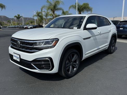 Used 2021 Volkswagen Atlas Cross Sport SE w/ Panoramic Sunroof Package FWD image 4