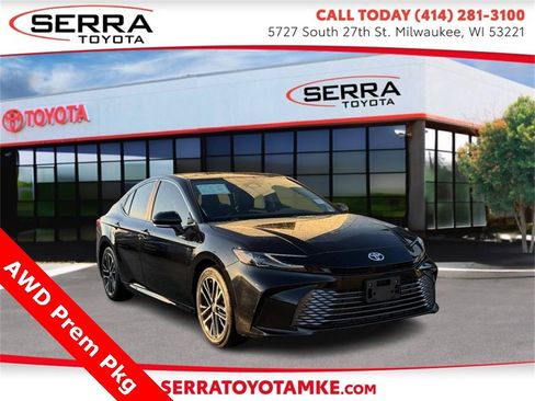 Used 2025 Toyota Camry XLE image 1