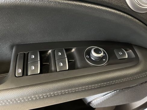 Used 2024 Alfa Romeo Stelvio Veloce image 16