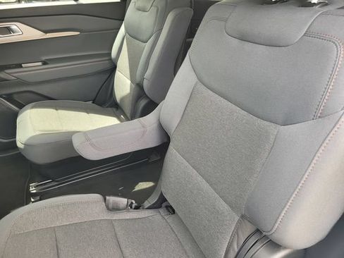Used 2026 Ford Explorer Active RWD image 13