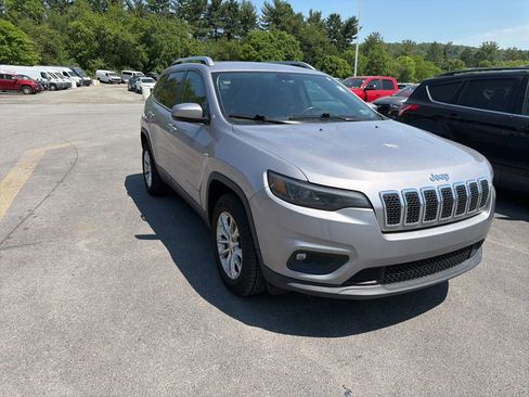 Used 2019 Jeep Cherokee Latitude w/ Cold Weather Group AWD/4WD image 1