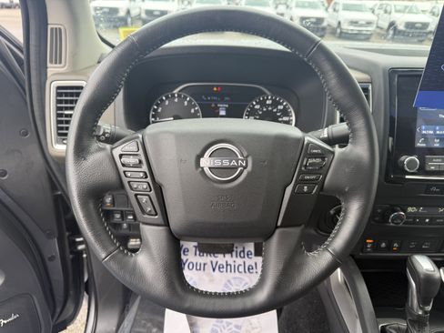 Used 2023 Nissan Frontier SV w/ SV Convenience Package image 12