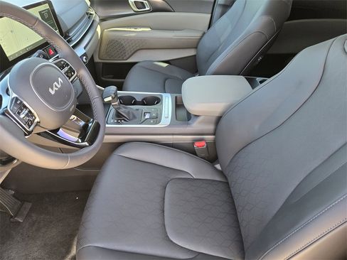 New 2026 Kia Carnival image 9
