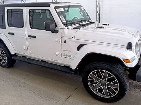 Used 2023 Jeep Wrangler Unlimited Sahara w/ Cold Weather Group AWD/4WD image 3