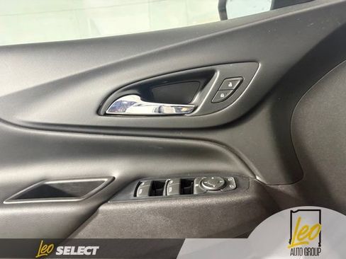 Used 2018 Chevrolet Equinox LT FWD image 20