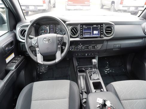 Used 2020 Toyota Tacoma TRD Off-Road w/ Technology Package AWD/4WD image 2