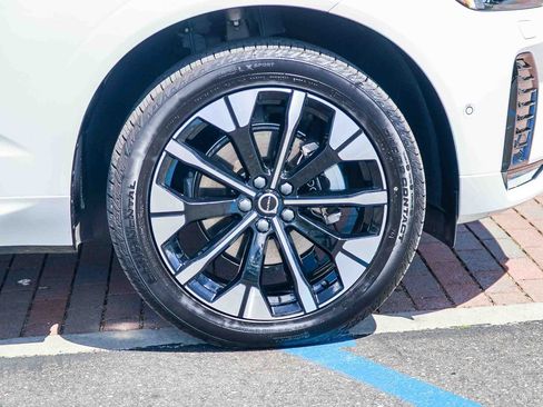 Certified 2026 Volvo XC60 B5 Plus w/ Protection Package Premier AWD/4WD image 11
