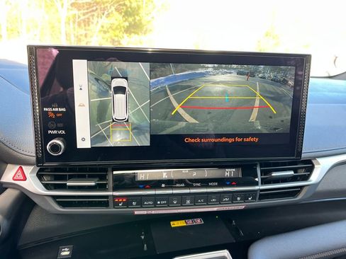 New 2026 Toyota Sienna Platinum image 19