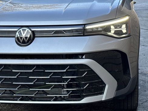 New 2025 Volkswagen Taos SEL image 25