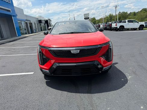 Certified 2025 Cadillac Optiq Sport 1 AWD/4WD image 9