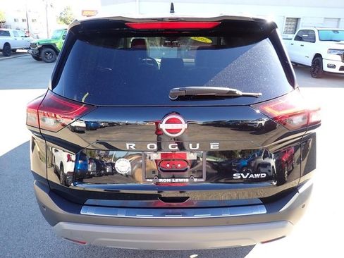 Used 2022 Nissan Rogue SV w/ SV Premium Package image 4