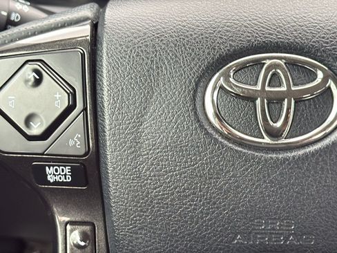 Used 2022 Toyota 4Runner TRD Off-Road Premium AWD/4WD image 22