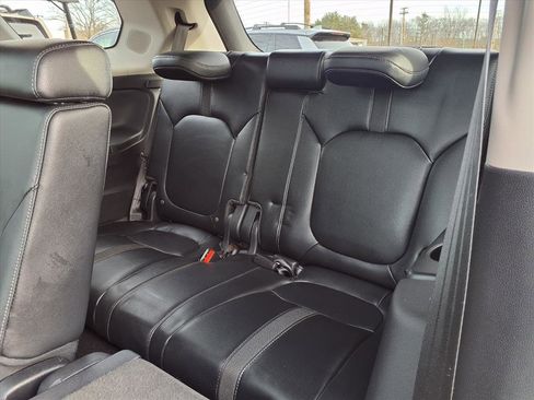 Used 2024 Honda Pilot Touring image 8