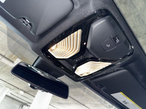 Used 2025 BMW 330i Sedan w/ Convenience Package image 30