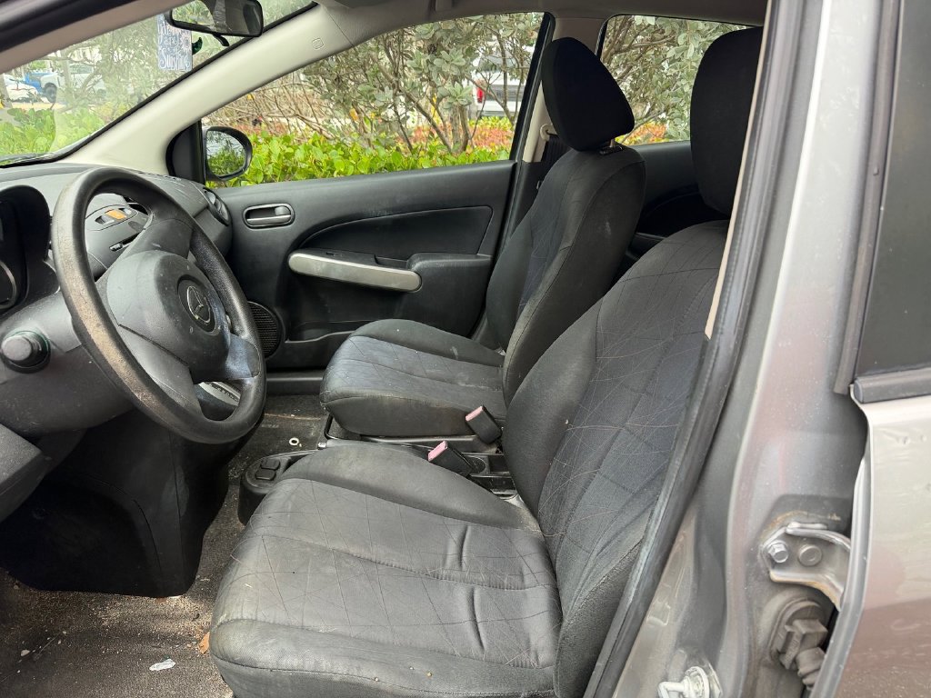 Used 2010 MAZDA MAZDA3 i Touring FWD image 7